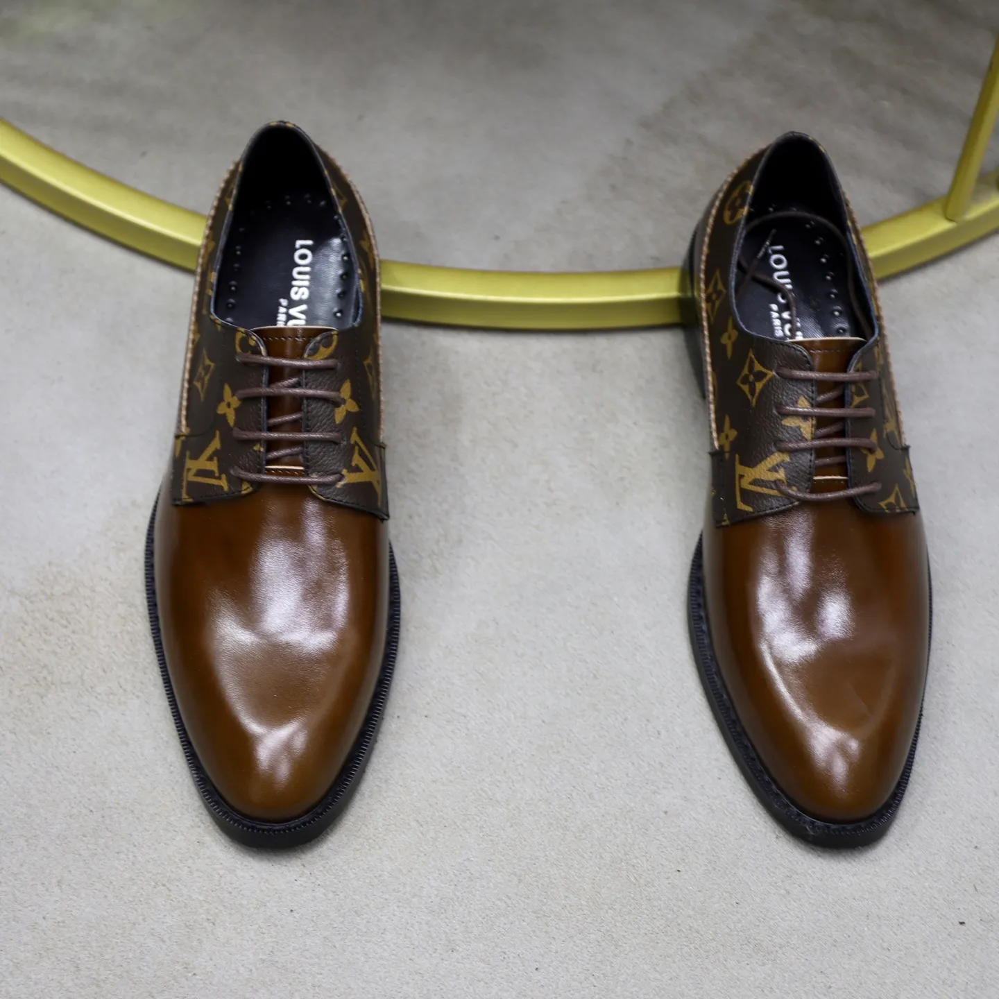 Ex-factory price: 500💰🙅‍♂️🙅‍♂️🙅‍♂️ Brand: LV Louis Vuitton Standard code: Men's size 38-44 (45 can be customized) Grade: Same style as the official website Original order quality Material: Original cowhide surface Comfortable sheepskin lining Original outsole Style category: Men's fashionable casual leather shoes Distinguished big-name luxury elements Top luxury Color: actual picture color
